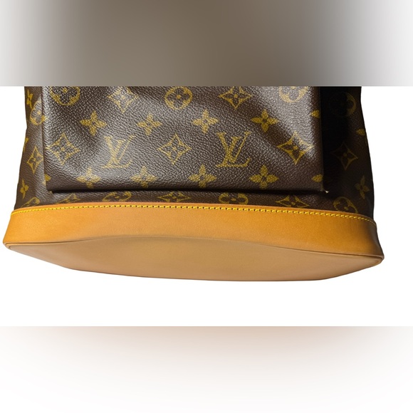 Louis Vuitton
Monogram Montsouris GM Backpack - Picture 4 of 15